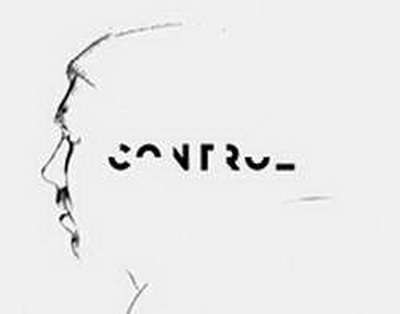 İlham Əliyev yenidənqurmadan sonra açılışı olan Dərbənddəki Azərbaycan Teatrının kollektivini təbrik